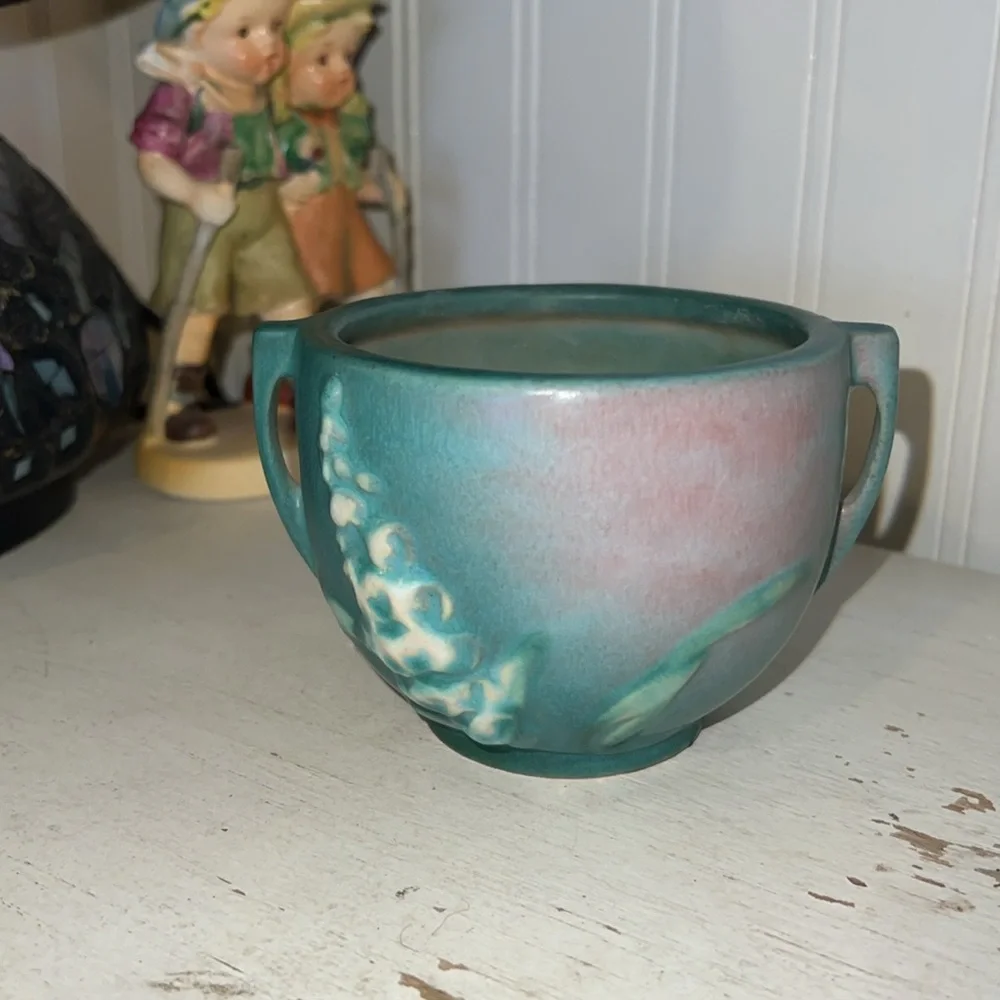 1940s Roseville Foxglove 659-3 vase jardinière